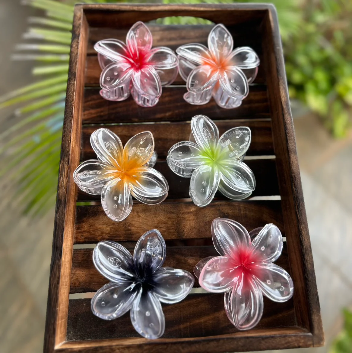 Glossy big flower claws