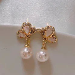 Elegant golden pearl drop earings