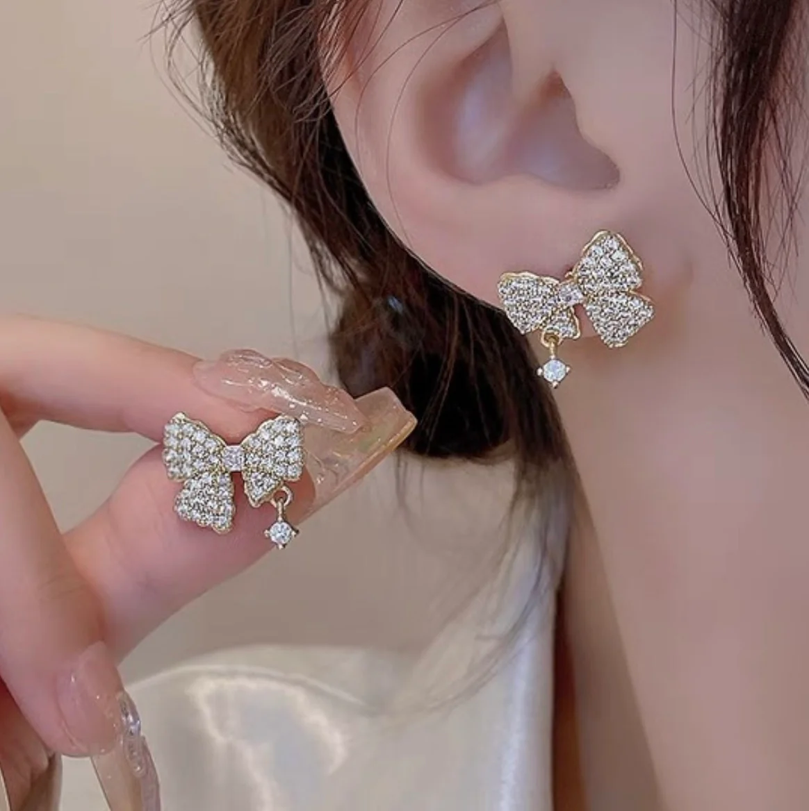 Crystal bow stud earings