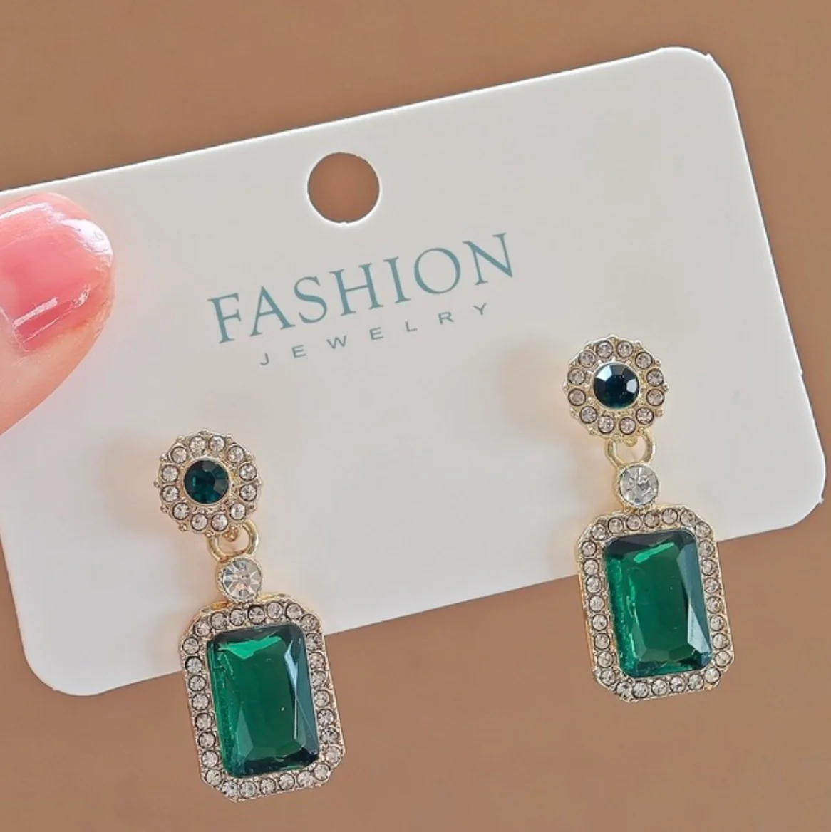 Emerald crystal drop earings