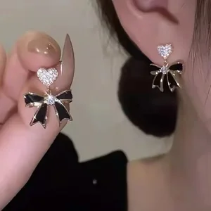 Golden bow sparkle earring ✨ 2