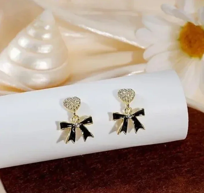 Golden bow sparkle earring ✨