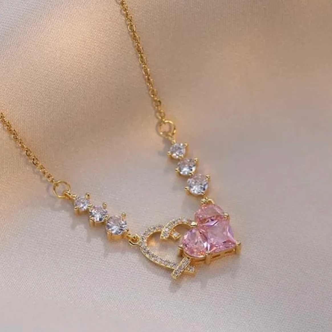 Elegant heart pendant necklace