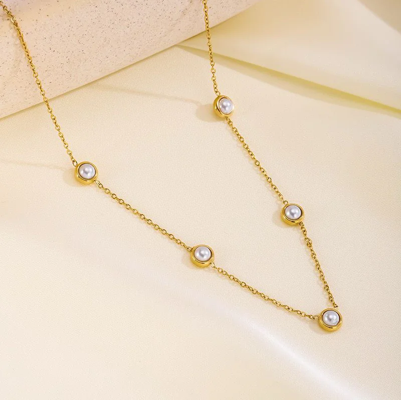 Golden pearl necklace 2