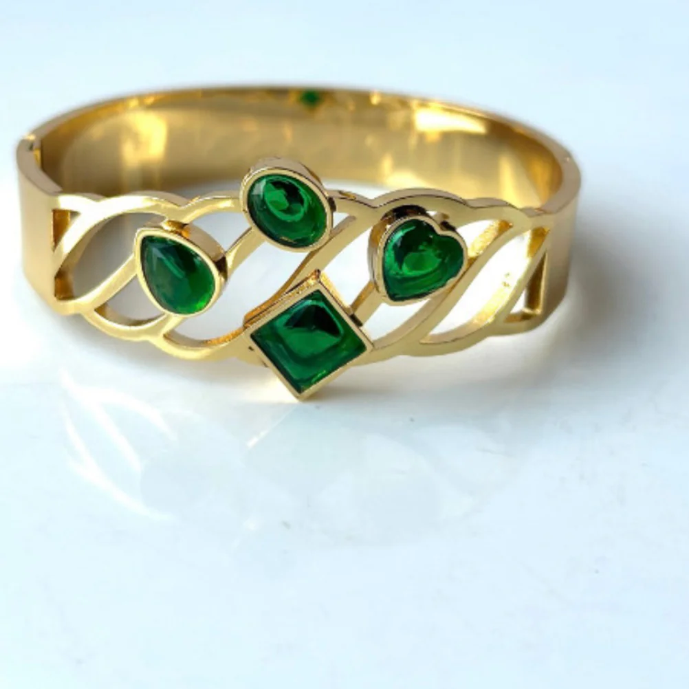 Green stone kada