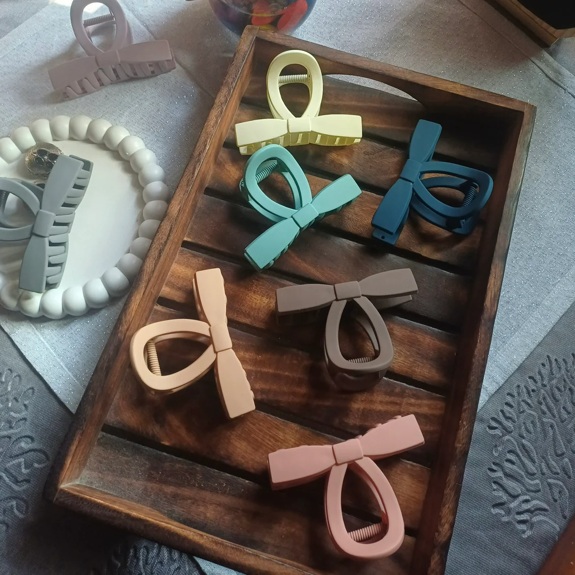 Big pastel bow claws