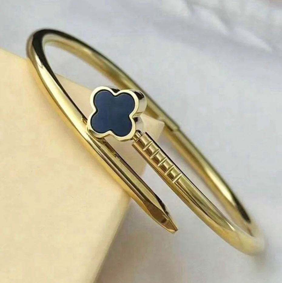 Clover screw bracelet