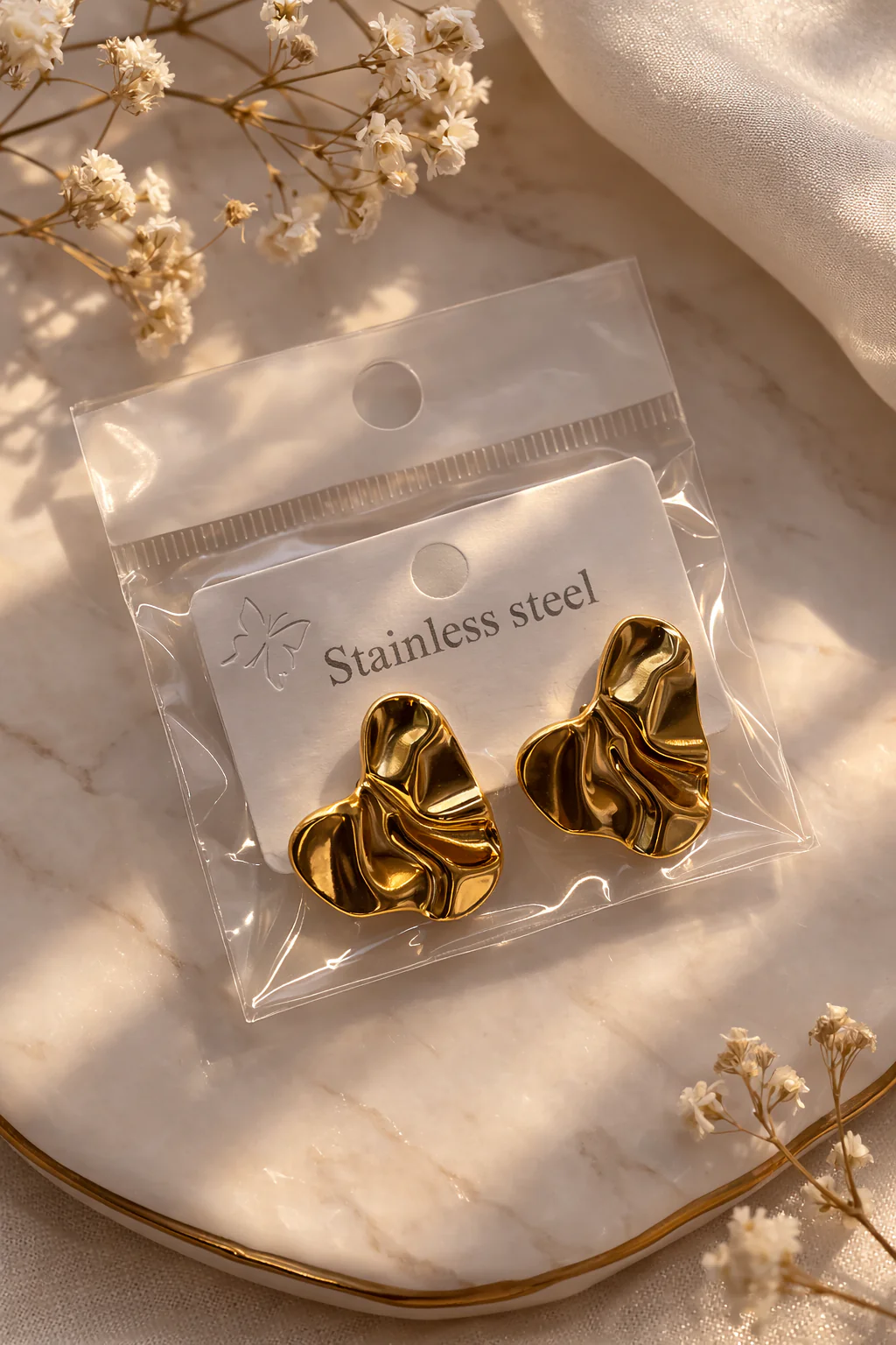 Anti tarnish wave stud earings